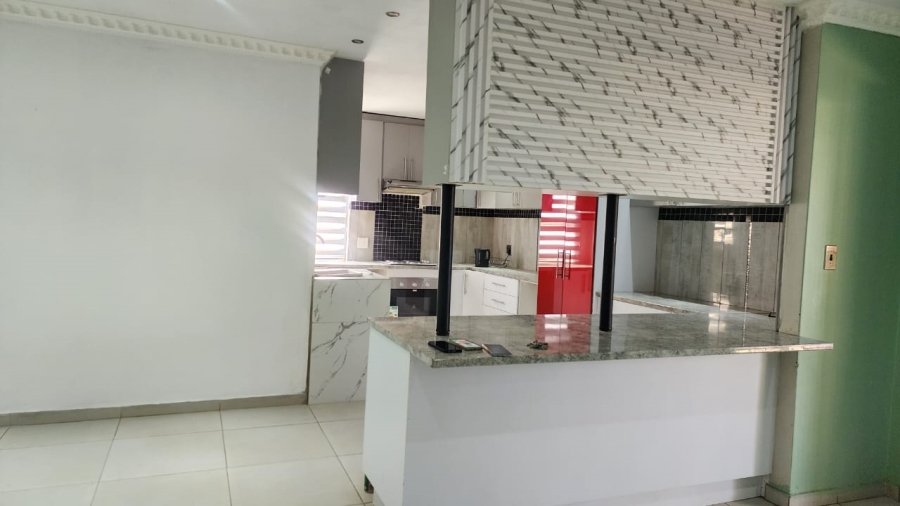 5 Bedroom Property for Sale in Waterkloof A H North West